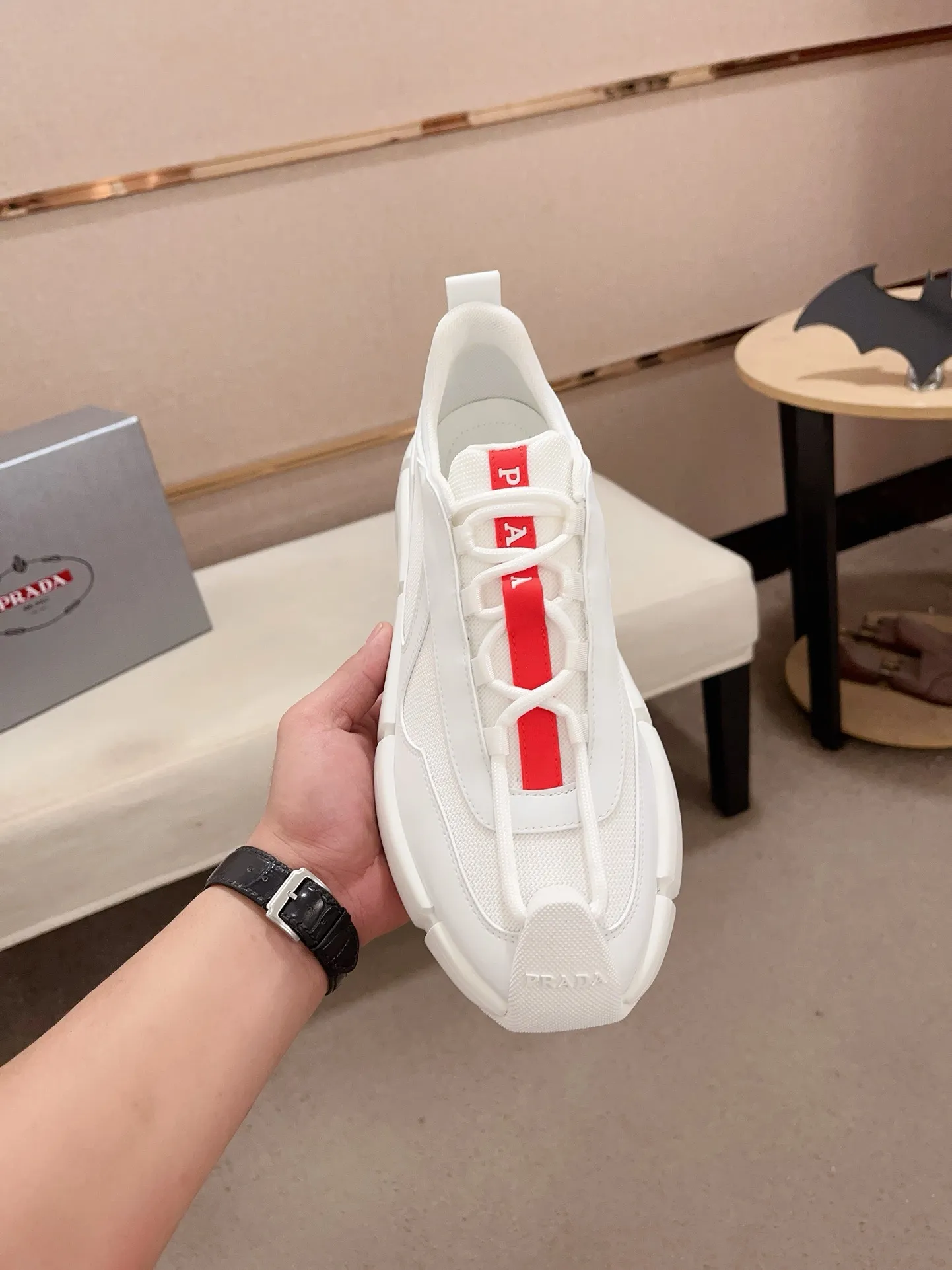 Men's shoes 💰 540💰 ✔️✔️✔️High version High-quality new PRADA (Prada) counters are launched simultaneously, new men's shoes, 😘fabrics are selected from first-layer cowhide. Lining: imported elastic mesh➕cowhide lining. 👍🏿High-end☄️Open-molded non-slip rubber outsole, exquisite lines, simple and elegant, comfortable and high-end for leisure travel. Number of yards: 38 to 44. (Can be customized for 45 non-refundable)